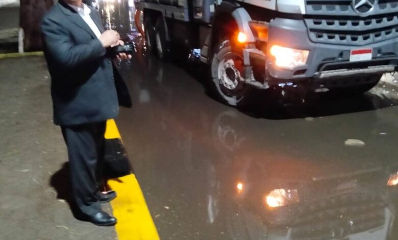  السكرتير العام يتفقد جهود التعامل مع مياه الأمطار بأحياء مدينة الجيزة