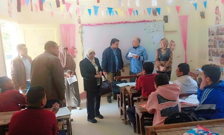 سوهاج.. مدير ادارة المراغة تتابع سير العملية التعليمية بمدرسة بهتا الإعدادية