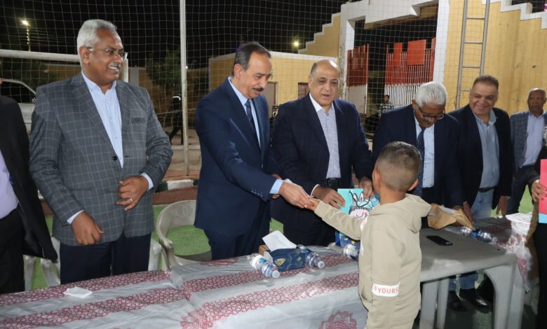 محافظ سوهاج يشارك الافطار الرمضاني مع أطفال مؤسسة البنين بحي الكوثر 