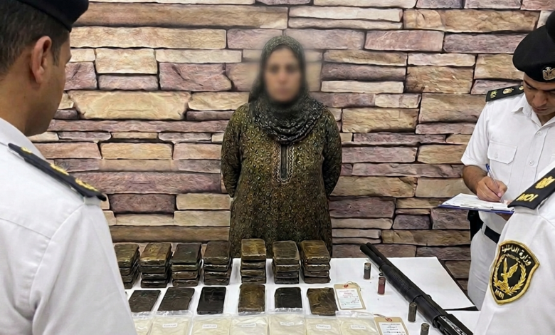 تعرف على موعد محاكمة سيدة السلام لحيازتها كمية من الحشيش والبودر