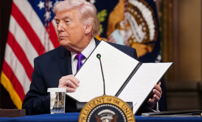 مسؤولون أمريكيون: دراسة خطة لتداول الخزانة في عقود النفط الآجلة