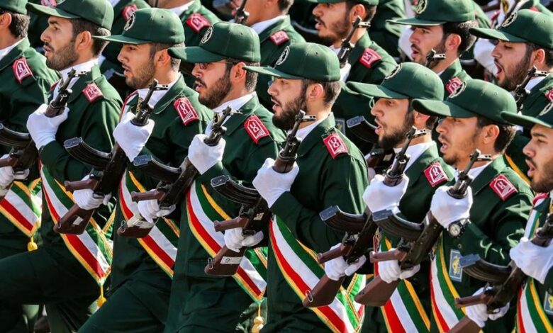 الحرس الثوري يتوعد إسرائيل بضرب مواقعها إذا استمرت بضرب المدنيين الإيرانيين