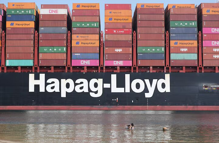 هاباج_ لويد:شظايا مقذوفات تصيب سفينة حاويات قرب مضيق هرمز