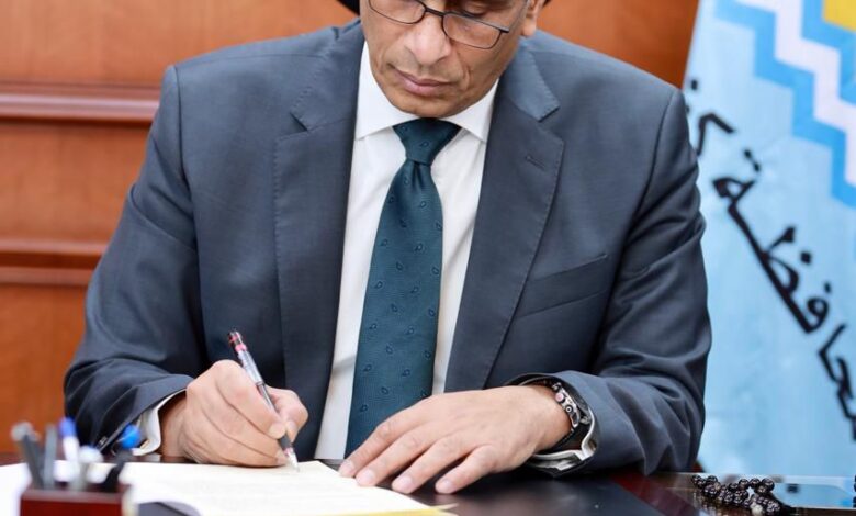 محافظ كفرالشيخ يعتمد التعريفة الجديدة لنقل الركاب.. محذرًا من استغلال المواطنين