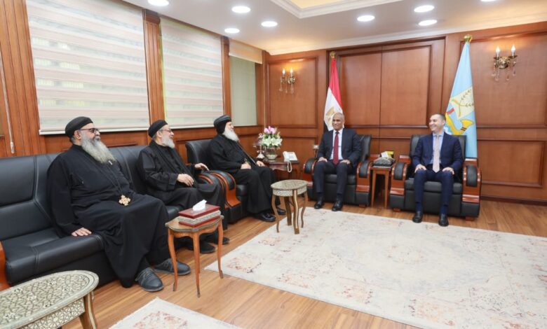 محافظ كفرالشيخ يستقبل وفد الكنيسة للتهنئة بعيد الفطر المبارك