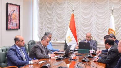 وزارة العمل: تطوير الخدمات وتهنئة العاملين بعيد الفطر