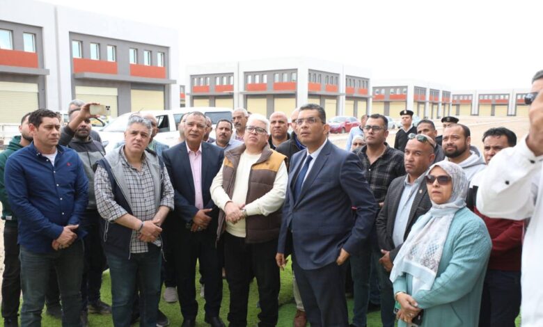 رسالة تحدٍ من الغردقة.. المحافظ في الميدان رغم اضطراب الطقس