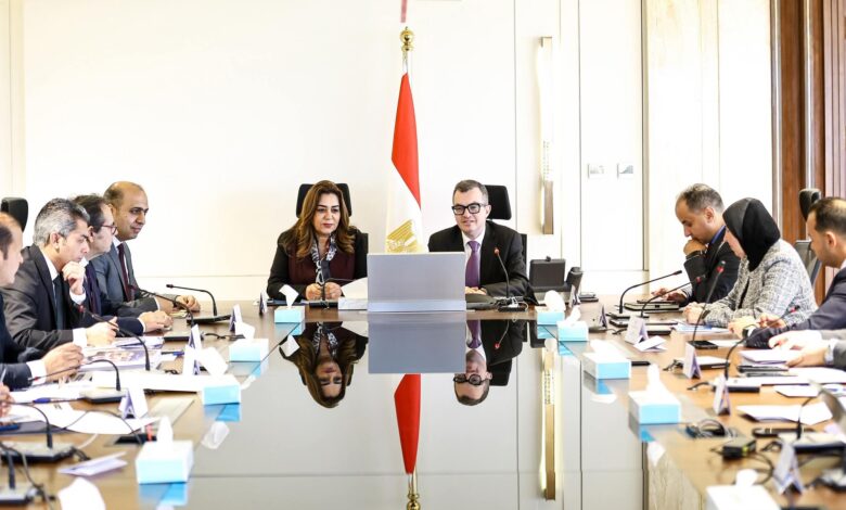 وزير التخطيط والتنمية الاقتصادية يبحث مع وزيرة التنمية المحلية والبيئة  الخطة الاستثمارية للعام المالي 2026/2027
