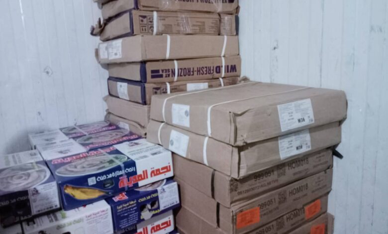 تموين القليوبية يضبط ثلاجة بقرية أبو زعبل لمزاولة نشاط بدون ترخيص وحيازة لحوم وأسماك مستوردة بدون فواتير