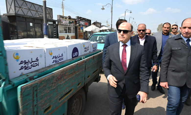 محافظ الغربية يطلق شارة البدء لتوزيع ٣٠٠٠ كرتونة مواد غذائية ضمن الدفعة الثالثة من حملة “كل يوم أحلى يوم” 