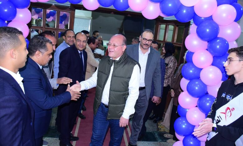 طب بشري سوهاج تنظم إفطارًا جماعيًا لطلاب برنامج الطب بمصروفات وتكرم المتفوقين