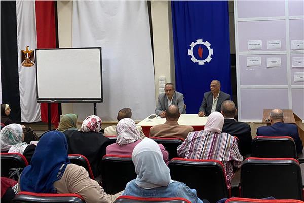 وكيل تعليم السويس يحافظ على هيبة المعلم