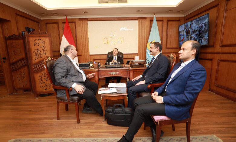محافظ كفرالشيخ يناقش عدد من الملفات الخدمية والتنموية ومشاكل الدوائر مع أعضاء مجلسي النواب والشيوخ