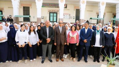 محافظ المنيا يشارك في احتفالية مدرسة الثانوية بنات ويكرّم الطالبات المتميزات