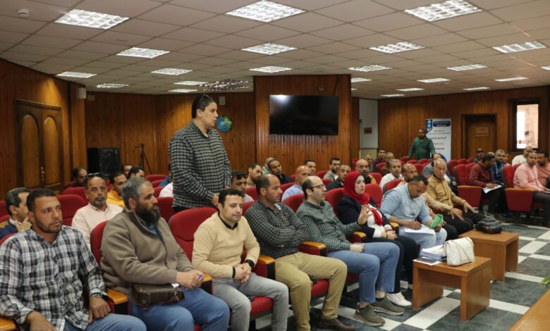 مياه الشرقية :رئيس مجلس الادارة يلتقي بالعاملين بالقطاع التجاري  