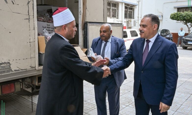 محافظ الشرقية يشهد إستلام ٢ طن لحوم من صكوك الاضاحي لتوزيعها المستحقين  