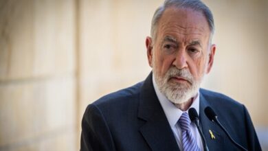 سفير أمريكا في إسرائيل يسخر من لقاء ماكرون وستارمر