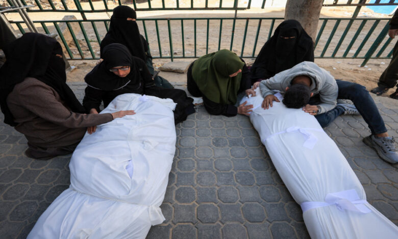 6 شهداء بقصف إسرائيلي على مخيم البريج بغزة 6 شهداء بقصف إسرائيلي على مخيم البريج بغزة