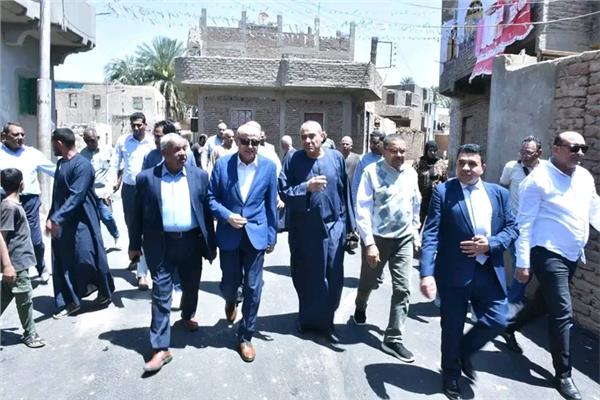 ” محافظ الأقصر” يوجه بدراسة تغطية مصرف سيالة طراد النيل خلال جولة بالقرنة