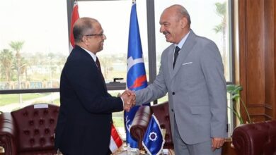 محافظ السويس يستقبل سفير سريلانكا لتعزيز الاستثمارات