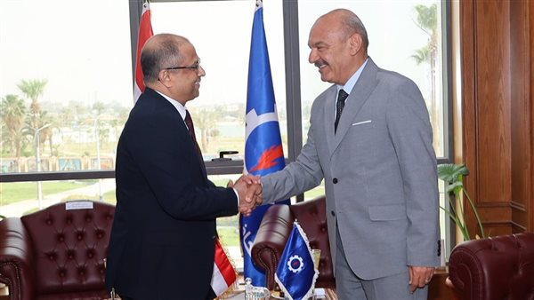 محافظ السويس يستقبل سفير سريلانكا لتعزيز الاستثمارات