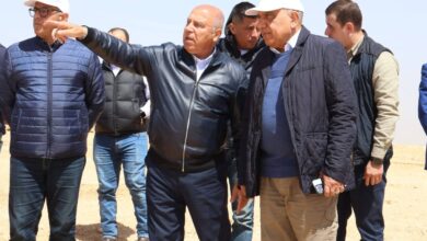 وزيرا النقل والكهرباء والطاقة المتجددة يتفقدان منطقة جبل الجلالة لإقامة عدد من المشروعات 