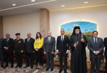 محافظ الجيزة يزور الكنيسة الكاثوليكية لتقديم التهنئة بمناسبة عيد القيامة المجيد 