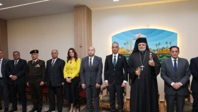 محافظ الجيزة يزور الكنيسة الكاثوليكية لتقديم التهنئة بمناسبة عيد القيامة المجيد 