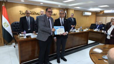 محافظ الجيزة يكرّم رئيس شركة مياه الشرب ورؤساء أجهزة مدن اكتوبر والشيخ زايد وحدائق أكتوبر