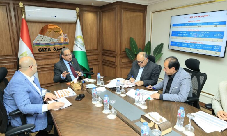 محافظ الجيزة يبحث ملفات تقنيين الأراضي أملاك الدولة والتصالح والتراخيص في مركز العياط