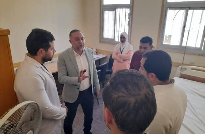 وكيل صحة سيناء: يضرب بيد من حديد لضبط العاملين