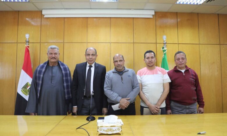 محافظ المنيا يوجه بسرعة تشغيل سجل مدني بمجمع زهرة استجابة لمطالب الأهالي محافظ المنيا يوجه بسرعة تشغيل سجل مدني بمجمع زهرة استجابة لمطالب الأهالي