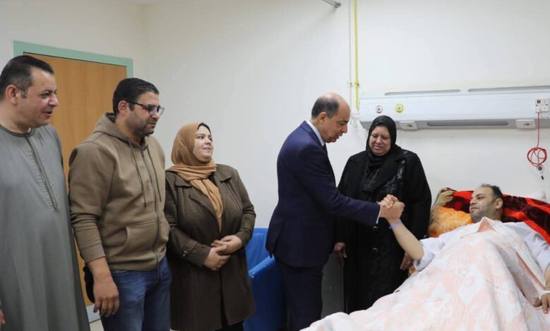 محافظ المنيا يزور النائب على شرموخ عضو مجلس الشيوخ بمستشفى ملوى للاطمئنان على حالته الصحية عقب اجرائه عملية جراحية محافظ المنيا يزور النائب على شرموخ عضو مجلس الشيوخ بمستشفى ملوى للاطمئنان على حالته الصحية عقب اجرائه عملية جراحية