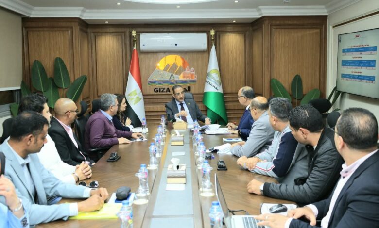 محافظ الجيزة يتابع خطط العمل ونسب إنجاز المشروعات بحي إمبابة