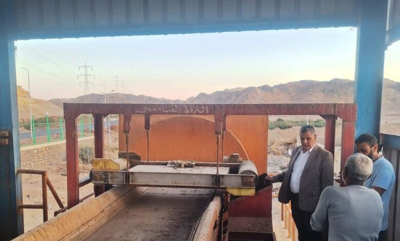 محافظ أسوان يكلف نائبه بتفقد مصنع تدوير المخلفات والقمامة بالشلال