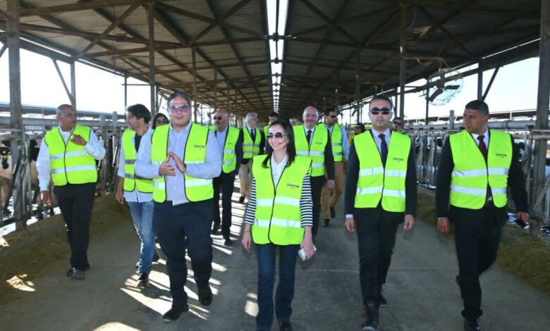 محافظ البحيرة ووفد الإتحاد الأوروبي فى زيارة لمزرعة “دانون” بأبو المطامير