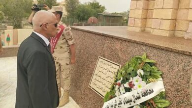 في ذكرى استرداد الأرض.. محافظ شمال سيناء ينحني وفاءً لشهداء الوطن