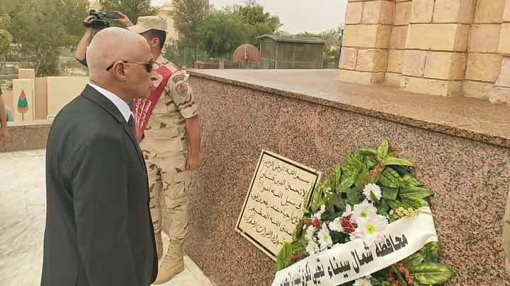 في ذكرى استرداد الأرض.. محافظ شمال سيناء ينحني وفاءً لشهداء الوطن