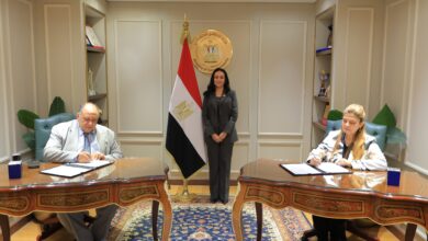 وزيرة التضامن تشهد توقيع عقود تمويل المشروعات متناهية الصغر وزيرة التضامن تشهد توقيع عقود تمويل المشروعات متناهية الصغر