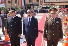 احتفالا بالعيد القومي ال ٢٧٧..محافظ سوهاج يضع اكليلا من الزهور على النصب التذكاري للشهداء العيد القومي