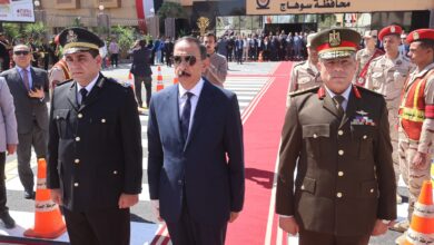 احتفالا بالعيد القومي ال ٢٧٧..محافظ سوهاج يضع اكليلا من الزهور على النصب التذكاري للشهداء العيد القومي