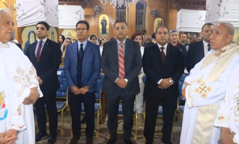 محافظ القليوبية يشارك في قداس عيد القيامة المجيد بكنيسة العذراء ببنها