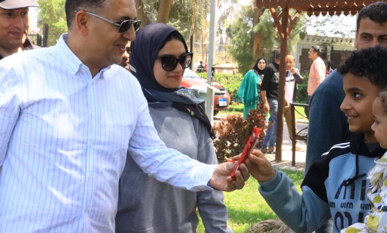 محافظ القليوبية يشارك المواطنين احتفالات “شم النسيم” بحدائق القناطر الخيرية