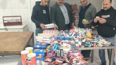 ضبط سلع غذائية منتهية الصلاحية وسجائر مجهولة المصدر بشرق الإسكندرية