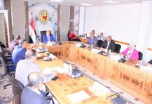 رئيس جامعة سوهاج يعقد اجتماعا  طارئا  لاعتماد اللائحة الداخلية لكلية الفنون التطبيقية والتراثية