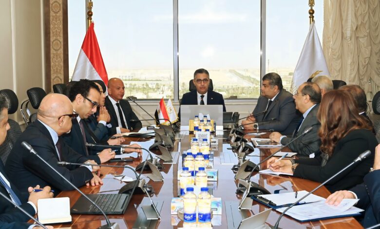 الدكتور شريف فاروق وزير التموين والتجارة الداخلية يترأس أول اجتماع للجنة العليا للمشروع القومي (كاري أون) الدكتور شريف فاروق وزير التموين والتجارة الداخلية يترأس أول اجتماع للجنة العليا للمشروع القومي (كاري أون)