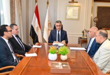 وزير التموين والتجارة الداخلية يعقد اجتماعًا موسعًا مع ممثلي البدالين التموينيين وشعبة المواد الغذائية