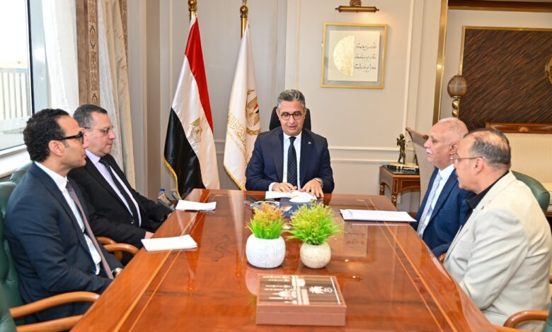 وزير التموين والتجارة الداخلية يعقد اجتماعًا موسعًا مع ممثلي البدالين التموينيين وشعبة المواد الغذائية وزير التموين والتجارة الداخلية يعقد اجتماعًا موسعًا مع ممثلي البدالين التموينيين وشعبة المواد الغذائية