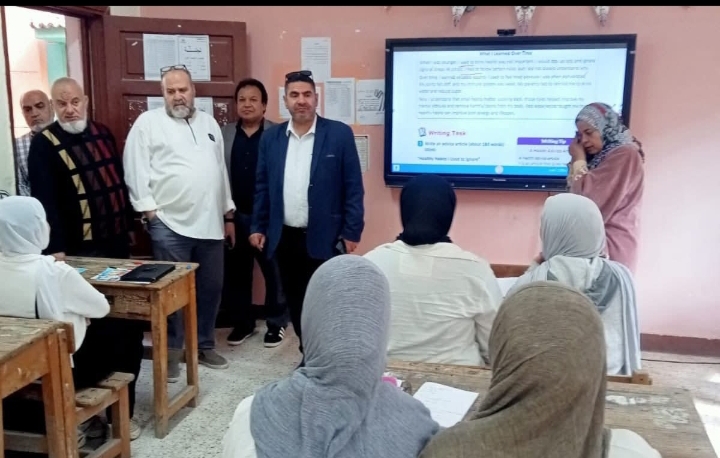 مدير تعليم بنها يتفقد عددا من المدارس