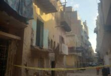محافظة السويس: حي الأربعين يتعامل مع عقار آيل للسقوط بإزالتة لسطح الأرض